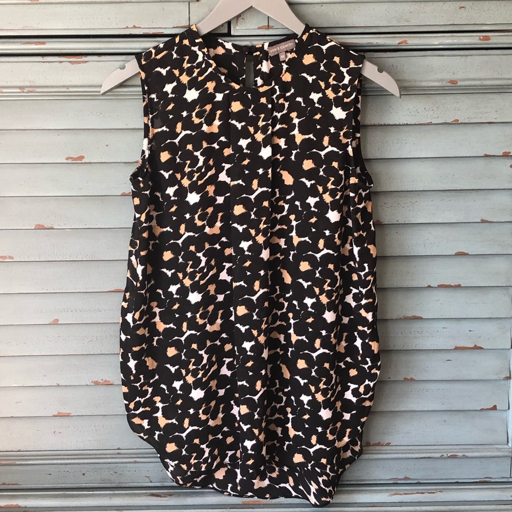 Vince Camuto Hi-low sleeveless leopard side slit